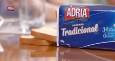 Adria Promove Torradas em Novo Filme Publicitário