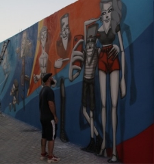 Loja do Bob's com Fachada Grafitada